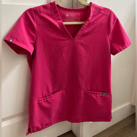 Figs Set - Casma Three-Pocket Scrub Top, Zamora Petite Jogger Scrub Pants - Picture 3 of 6